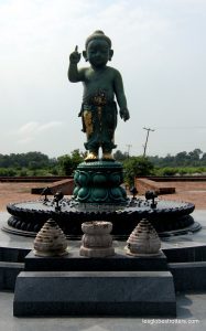 Statue de Bouddha bébé